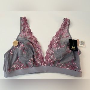 New with tags Wacoal wire free embrace lace bra (42)